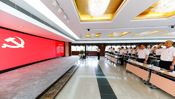 上海球盟会召开庆祝建党104周年暨2024-2025年度“两优一先”表彰大会